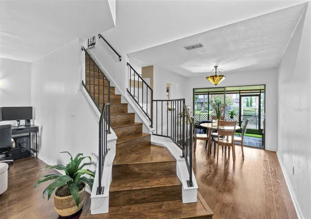 Photo 4 of Townhouse for sale at 910 Commonwealth Ct, Casselberry, FL 32707 | MLS# O6441722 | Listing updated on 2026-09-23