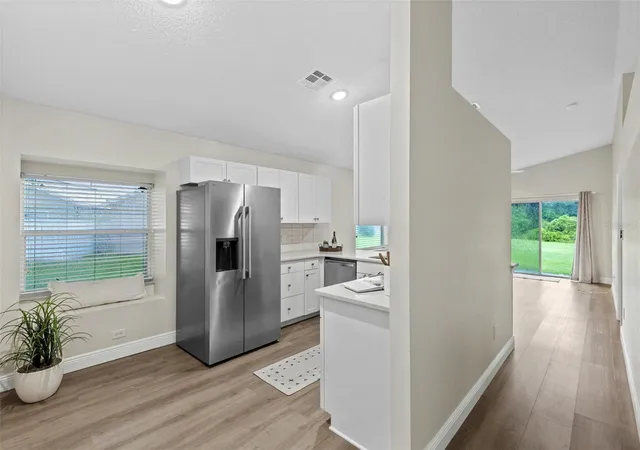 Photo 4 of Single family home for sale at 526 Seasons Ct, Winter Springs, FL 32708 | MLS# O6441731 | Listing updated on 2026-09-22