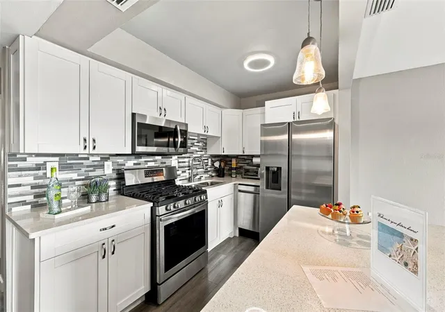 Listing Photo 5 - Condo for sale in building located at 9950 62Nd Ter N, St. Petersburg, FL 33708 - Unit #408