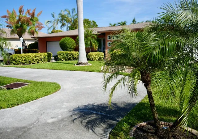 Photo 3 of Single family home for sale at 1829 Cornwallis Pkwy, Cape Coral, FL 33904 | MLS# C7530739 | Listing updated on 2026-10-06