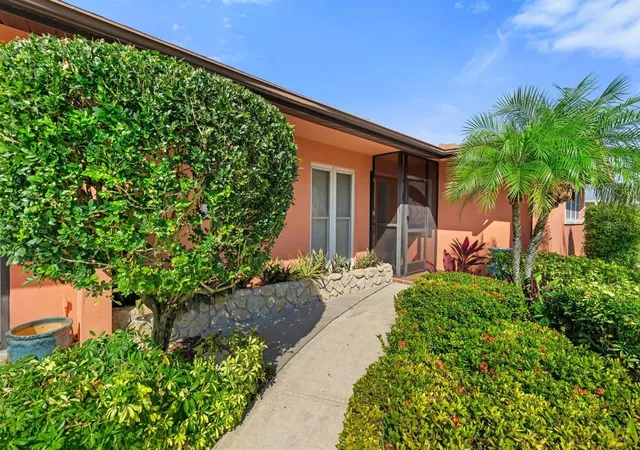 Photo 4 of Single family home for sale at 1829 Cornwallis Pkwy, Cape Coral, FL 33904 | MLS# C7530739 | Listing updated on 2026-10-06