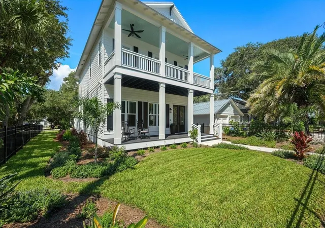 Photo 1 of Single family home for sale at 200 N Peninsula Ave, New Smyrna Beach, FL 32169 | MLS# NS1089256 | Listing updated on 2026-09-18