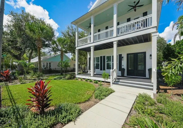 Photo 2 of Single family home for sale at 200 N Peninsula Ave, New Smyrna Beach, FL 32169 | MLS# NS1089256 | Listing updated on 2026-09-18