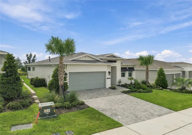 Photo 3 of Single family home for sale at 1725 Point Grace Rd, Tavares, FL 32778 | MLS# O6441966 | Listing updated on 2026-09-17