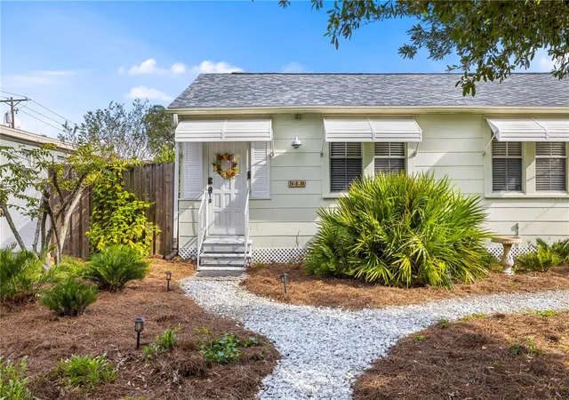 Photo 2 of Single family home for sale at 919 W Woodlawn Ave, Tampa, FL 33603 | MLS# TB8548982 | Listing updated on 2026-09-18