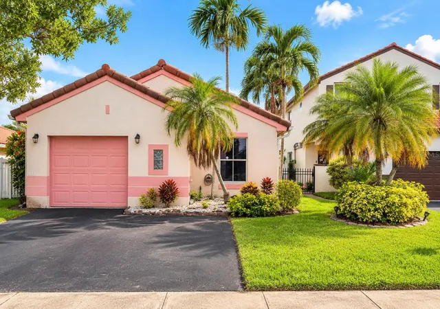 Photo 1 of Single family home for sale at 2122 Nw 184th Way, Pembroke Pines, FL 33029 | MLS# O6442219 | Listing updated on 2026-09-18