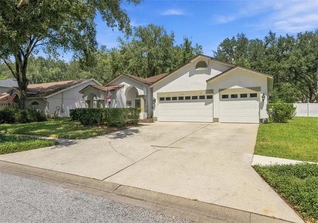Photo 2 of Single family home for sale at 9316 Knightsbridge Ct, Tampa, FL 33647 | MLS# TB8549083 | Listing updated on 2026-09-17