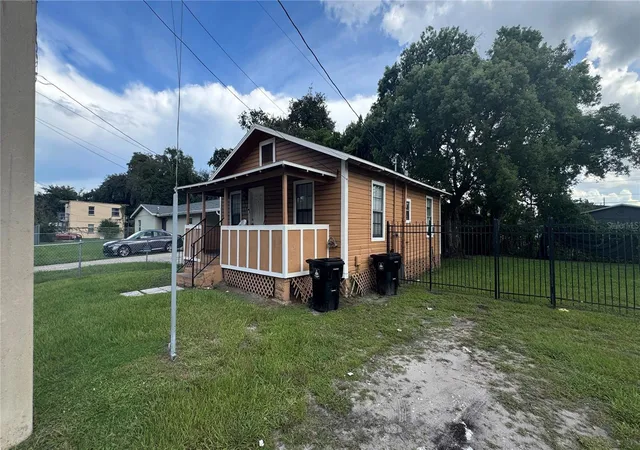 Photo 2 of Single family home for sale at 914 W South St, Orlando, FL 32805 | MLS# S5157742 | Listing updated on 2026-09-18