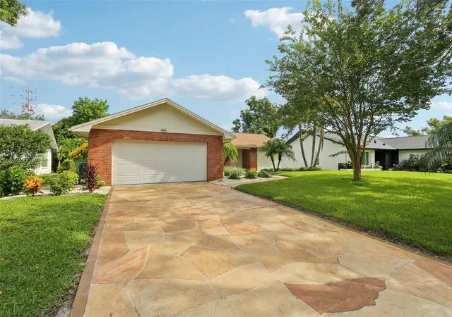 Photo 3 of Single family home for sale at 2866 Thistle Ct N, Palm Harbor, FL 34684 | MLS# TB8549269 | Listing updated on 2026-09-25