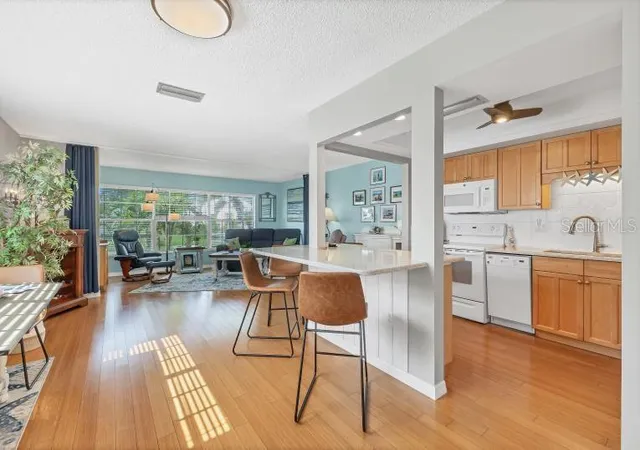 Photo 3 of Condo for sale at 4418 Mount Vernon Dr, Bradenton, FL 34210 | MLS# A4706374 | Listing updated on 2026-09-30