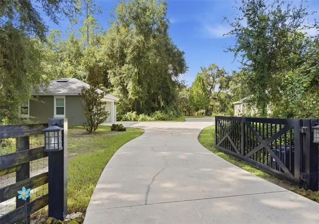 Photo 3 of Single family home for sale at 10594 NE 104th Circle, Oxford, FL 34484 | MLS# G5117898 | Listing updated on 2026-09-30