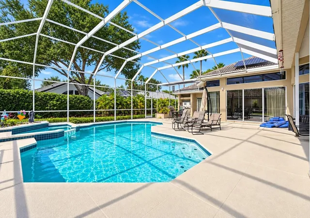Photo 3 of Single family home for sale at 9108 Woodridge Run Dr, Tampa, FL 33647 | MLS# TB8549449 | Listing updated on 2026-09-17