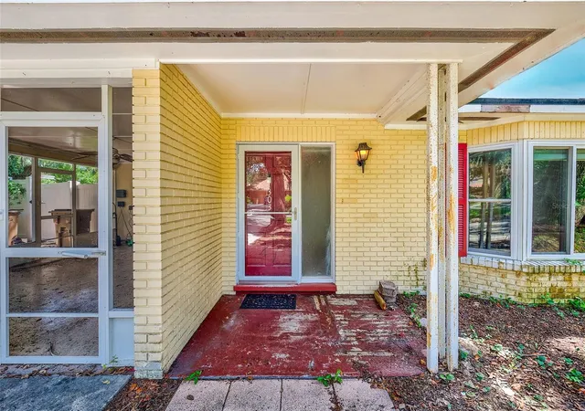 Photo 3 of Single family home for sale at 303 Saint Augustine Ave, Temple Terrace, FL 33617 | MLS# TB8549458 | Listing updated on 2026-10-06