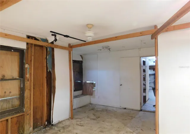 Photo 4 of Single family home for sale at 911 12th Avenue W, Bradenton, FL 34205 | MLS# TB8549460 | Listing updated on 2026-09-17
