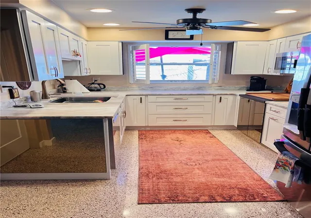 Photo 4 of Single family home for sale at 527 S Peninsula Ave, New Smyrna Beach, FL 32169 | MLS# NS1089288 | Listing updated on 2026-09-18