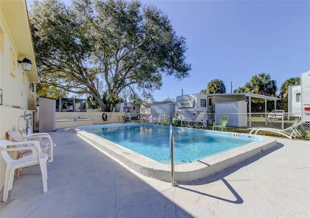 2nd image of 4776 66th Ln N #12, Saint Petersburg, FL 33709 | MLS# T3304228