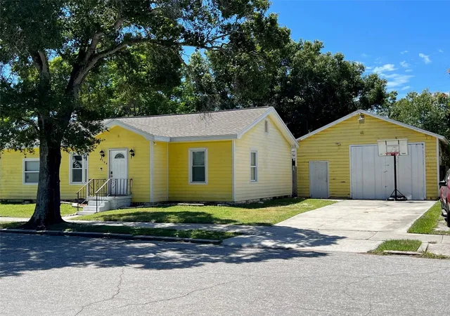 Photo 3 of Single family home for sale at 2734 53rd Ave N, Saint Petersburg, FL 33714 | MLS# U8175808 | Listing updated on 2026-06-25