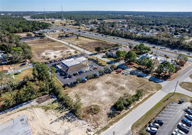 3rd image of 10201 Yale Ave, Weeki Wachee, FL 34613 | MLS# W7851495