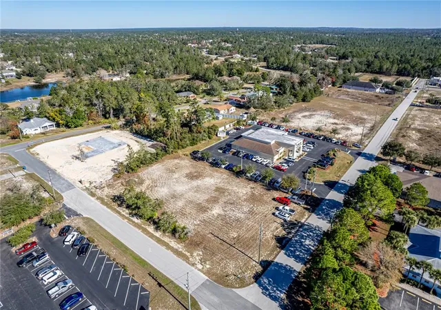 5th image of 10201 Yale Ave, Weeki Wachee, FL 34613 | MLS# W7851495