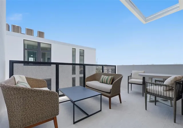Listing Photo 4 - Condo for sale in building located at 430 Kumquat Ct, Sarasota, FL 34236 - Unit #510