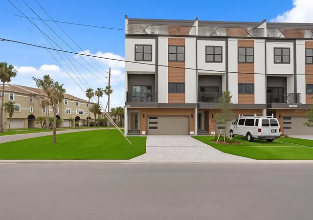 54th image of 11605 1st St E #B3, Treasure Island, FL 33706 | MLS# U8195560