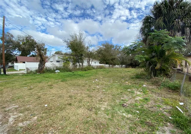3rd image of 2907 Cord St, Tampa, FL 33605 | MLS# T3439003