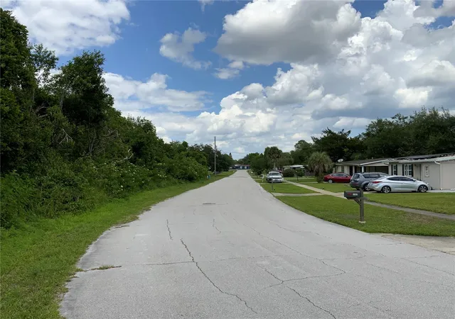 3rd image of Hastings Dr, Deltona, FL 32725 | MLS# A4571860