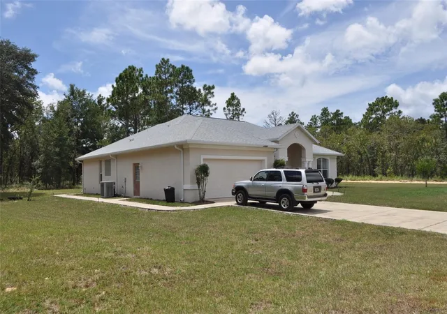 Photo 3 of Single family home for sale at 15580 Ne 16th Ln, Williston, FL 32696 | MLS# OM662949 | Listing updated on 2026-01-27
