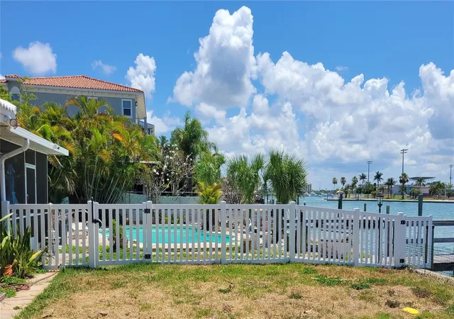 4th image of 15318 Harbor Dr, Madeira Beach, FL 33708 | MLS# U8212942