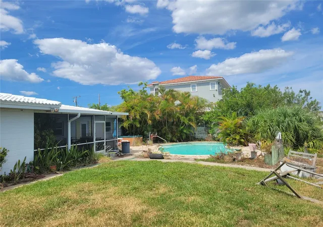 5th image of 15318 Harbor Dr, Madeira Beach, FL 33708 | MLS# U8212942
