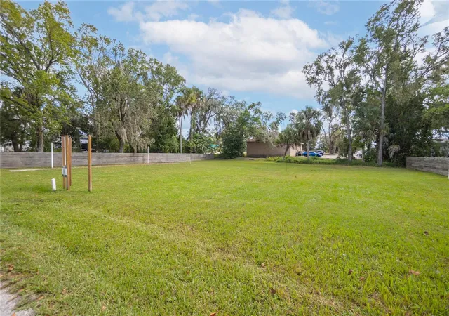 2nd image of 464 Ne 2nd St, Crystal River, FL 34429 | MLS# W7857882