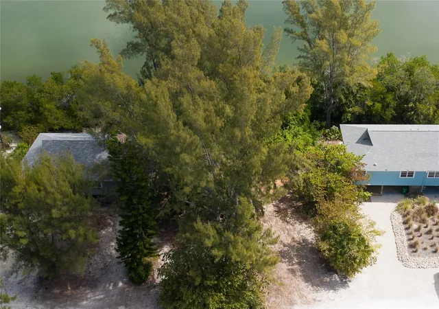 4th image of 322 S Gulf Blvd, Placida, FL 33946 | MLS# D6132419