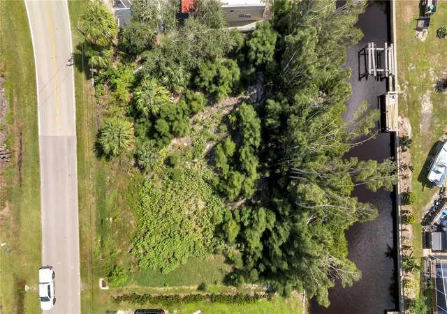 4th image of 215 Pompano Ter, Punta Gorda, FL 33950 | MLS# S5093435