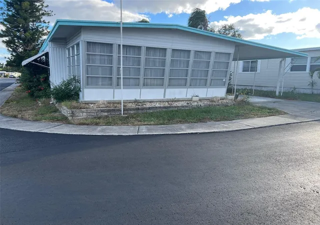 Photo 2 of Manufactured home for sale at 201 Royal Palm Cir, Largo, FL 33778 | MLS# U8218369 | Listing updated on 2026-08-06