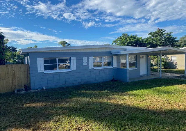 Photo 1 of Sale Pending at 1105 Briarwood Rd, Brandon, FL 33511 | MLS# U8219370 | Listing updated on 2023-12-18
