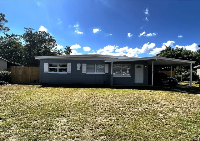 Photo 2 of Sale Pending at 1105 Briarwood Rd, Brandon, FL 33511 | MLS# U8219370 | Listing updated on 2023-12-18