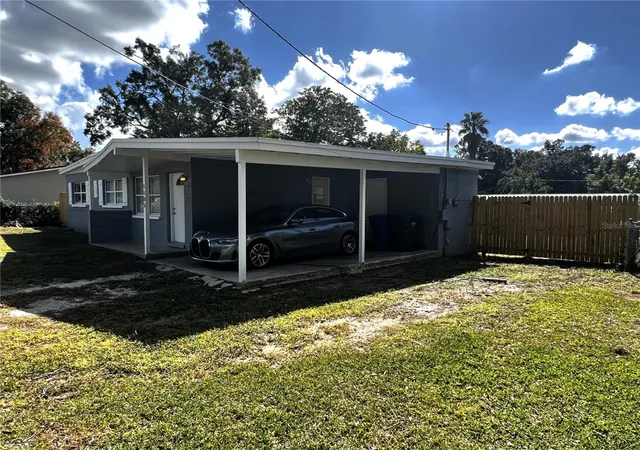 Photo 3 of Sale Pending at 1105 Briarwood Rd, Brandon, FL 33511 | MLS# U8219370 | Listing updated on 2023-12-18