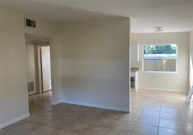 Photo 4 of Sale Pending at 1105 Briarwood Rd, Brandon, FL 33511 | MLS# U8219370 | Listing updated on 2023-12-18