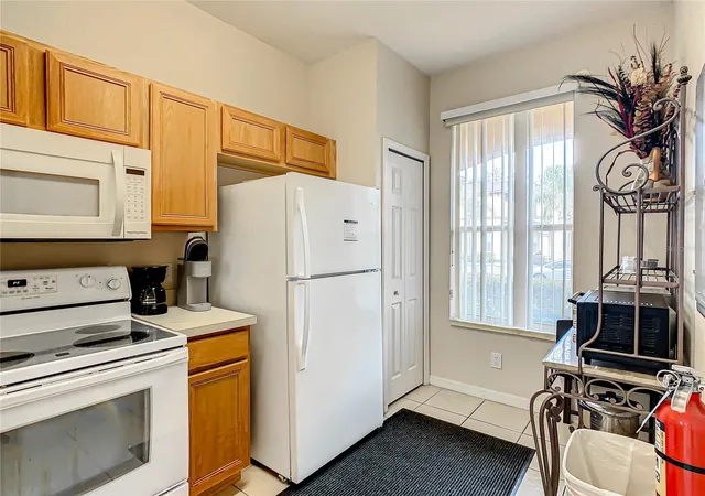 4th image of 702 Calabria Ave, Davenport, FL 33897 | MLS# O6158853