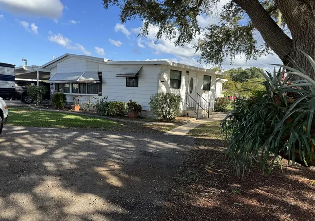 Manufactured home for sale at 9000 Lake Point Blvd, LAKE WALES, FL 33898 | MLS# P4928210