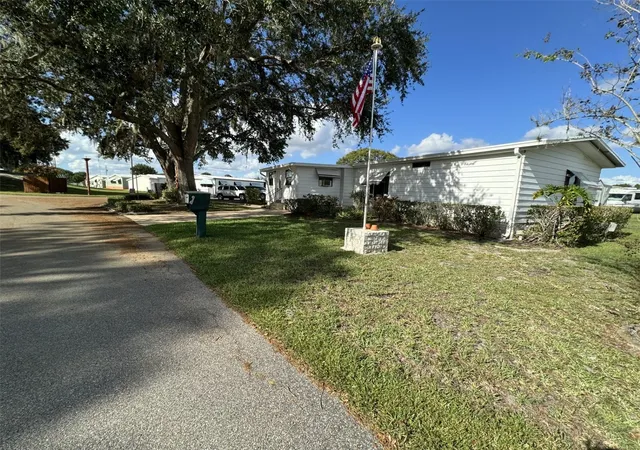 Photo 1 of Manufactured home for sale at 9000 Lake Point Blvd, Lake Wales, FL 33898 | MLS# P4928210 | Listing updated on 2026-10-02