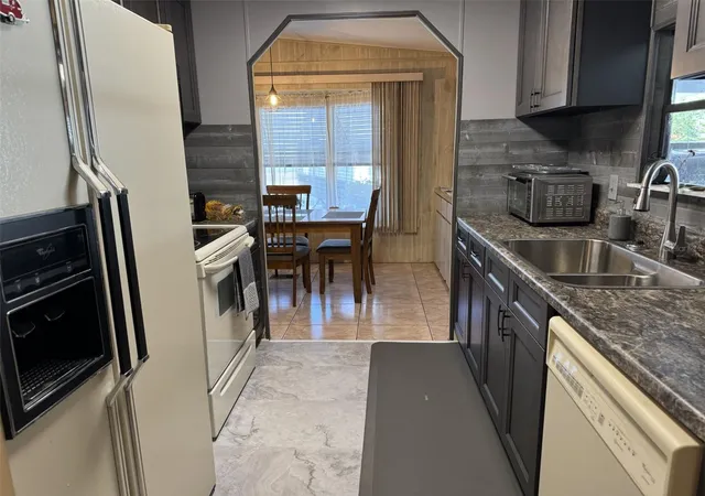 Photo 3 of Manufactured home for sale at 9000 Lake Point Blvd, Lake Wales, FL 33898 | MLS# P4928210 | Listing updated on 2026-10-02