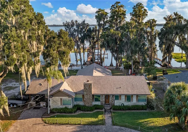 3rd image of 1241 W Lakeshore Dr, Clermont, FL 34711 | MLS# G5075759