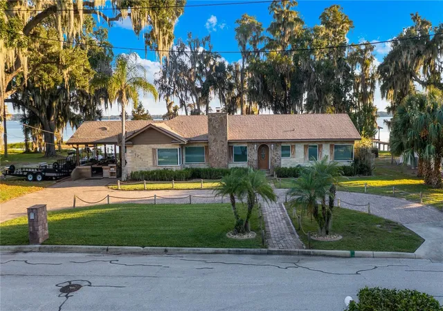 Homes for sale in Clermont, FL | 1241 W Lakeshore Dr, Clermont, FL 34711 | MLS# G5075759