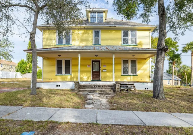 3rd image of 553 Division St, Tarpon Springs, FL 34689 | MLS# U8224317