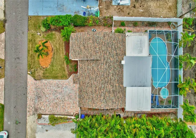 2nd image of 16110 3rd St E, Redington Beach, FL 33708 | MLS# U8224871