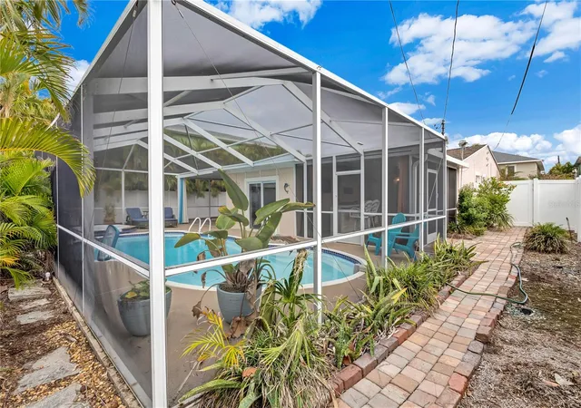 50th image of 16110 3rd St E, Redington Beach, FL 33708 | MLS# U8224871