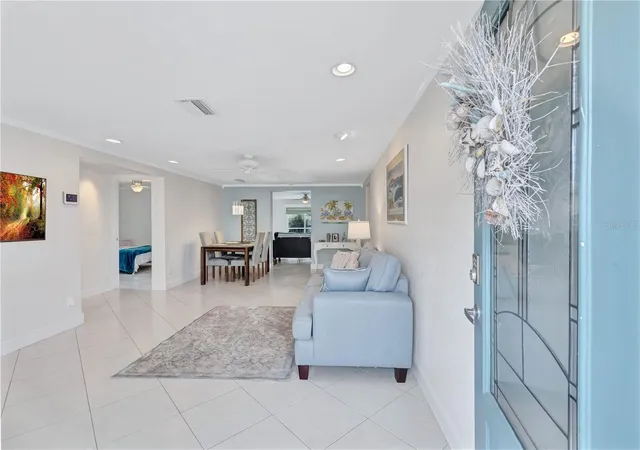 5th image of 16110 3Rd St E, Redington Beach, FL 33708 | MLS# U8224871