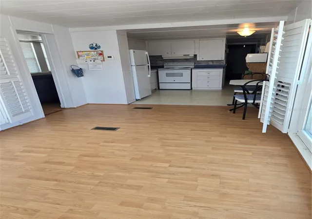 3rd image of 4851 W Gandy Blvd, TAMPA, FL 33611