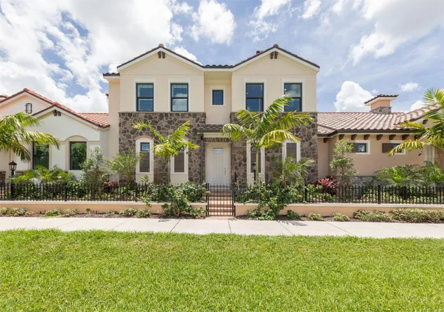 Single family home for sale at 922 E Venice Ave, Venice, FL 34285 | MLS# N6130466 | Listing updated on 2026-08-21